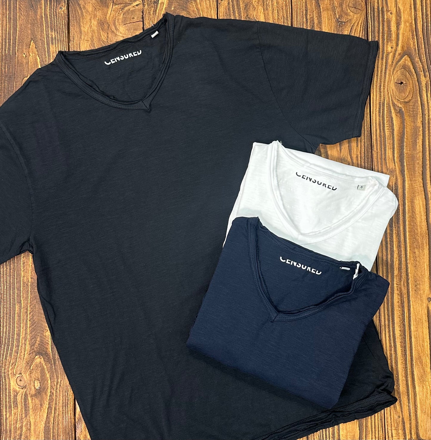 T-shirt scollo a V CENSURED