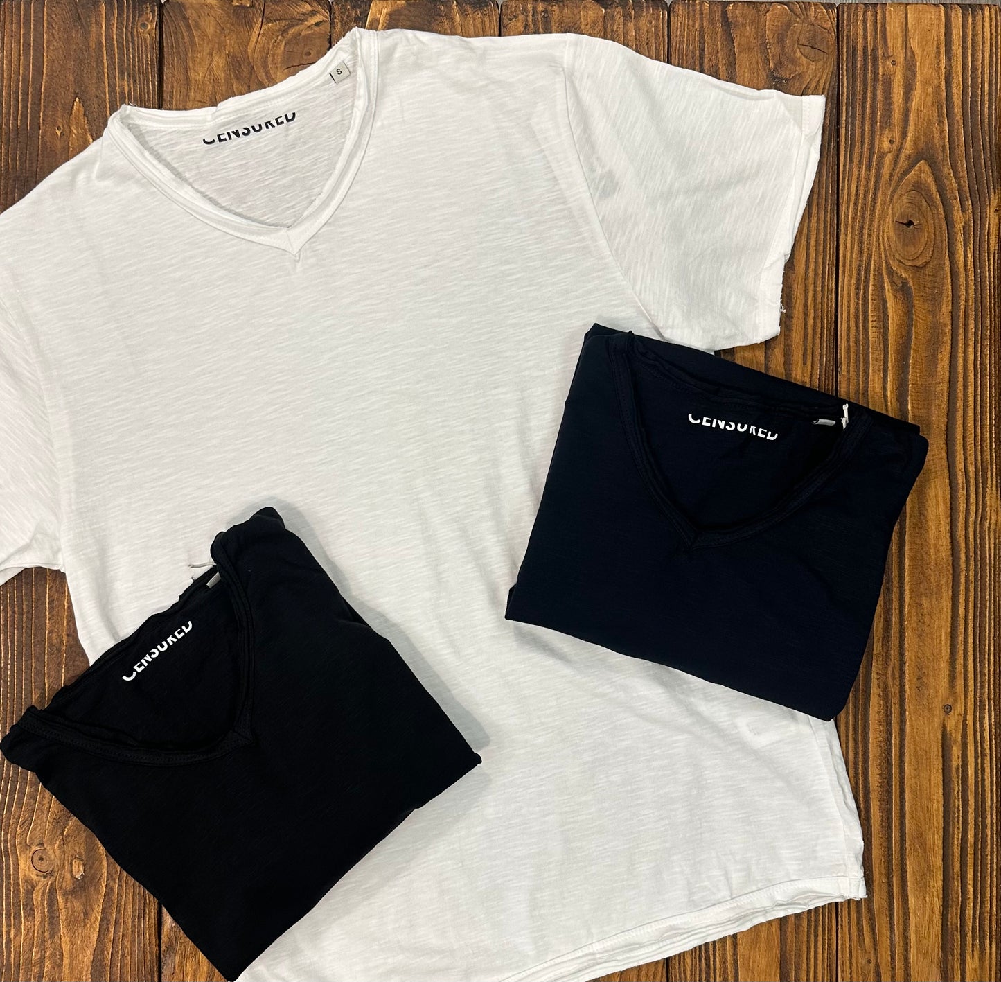 T-shirt scollo a V CENSURED