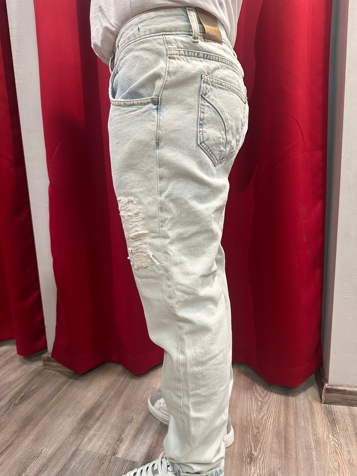 Pantalone Jeans con strappi