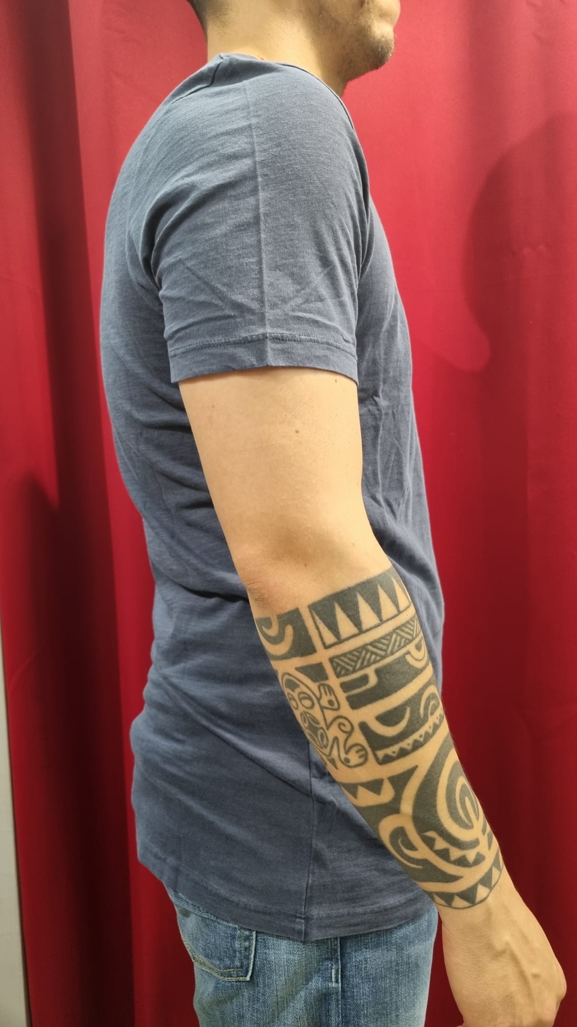 T-shirt con bottoni