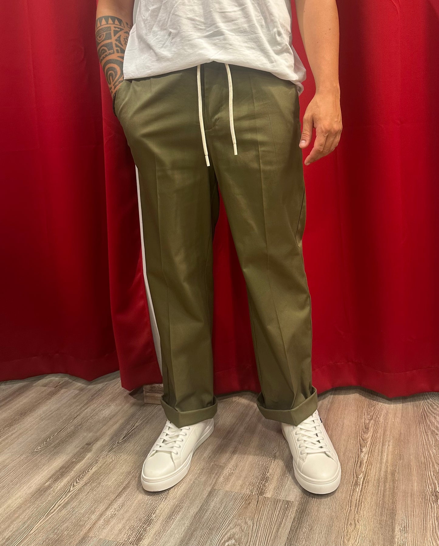 Pantalone con Laccio gamba larga