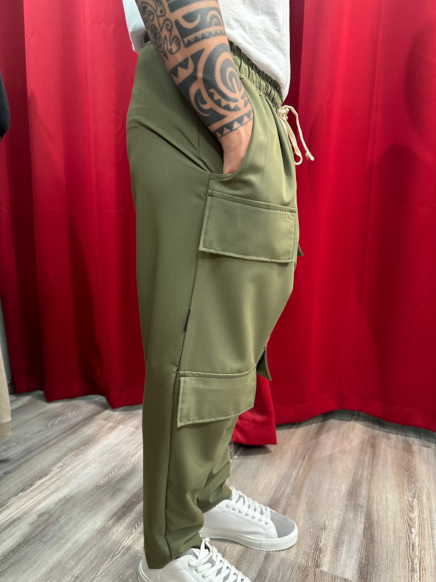 Pantalone Cargo con laccio Multitasche